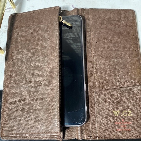 Authentic Louis Vuitton Damier checkbook holder - Picture 3 of 7